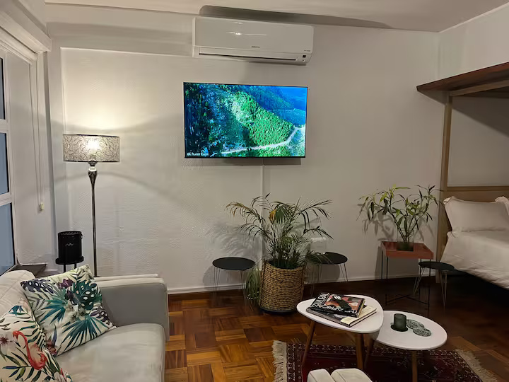 2 Bedroom Property for Sale in Sea Point Western Cape